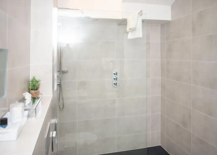 The Garrandarragh אורחן